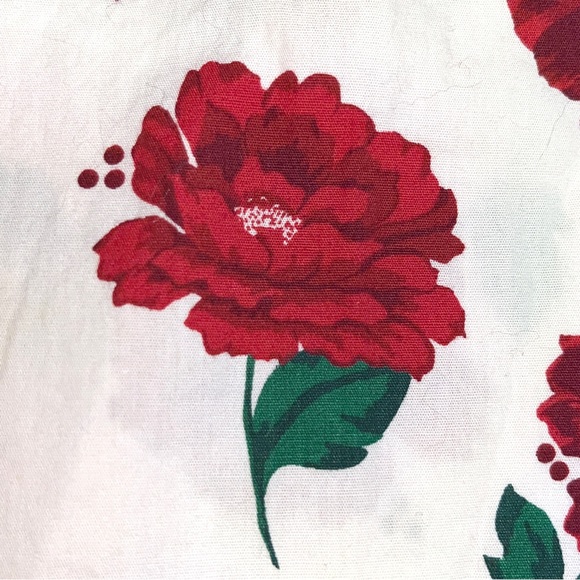 Crown & Ivy Kids top, 100% cotton,  white with bold red flowers, gold ribbon - Picture 10 of 13